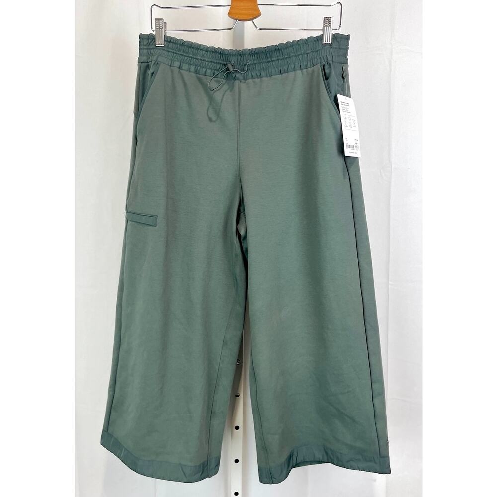 Athleta Wide-Leg Cropped Cargo Pants in Sage Green